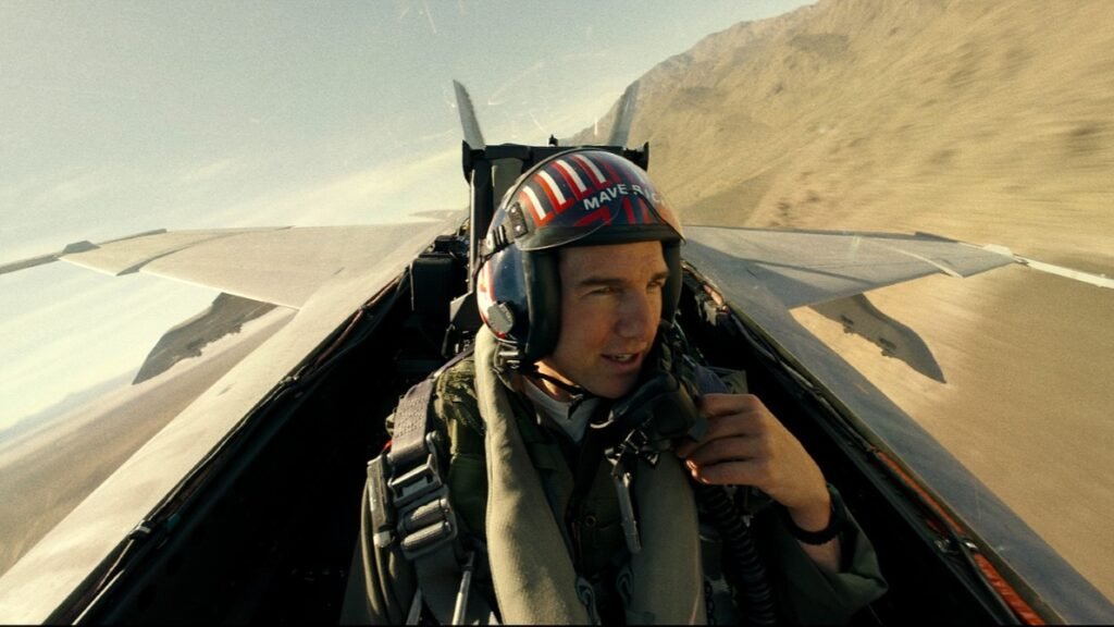 Quase quarenta anos depois, Tom Cruise, encarna o piloto Pete mais uma vez em Top Gun: Maverick numa obra que desperta os sentimentos do original. Veja!