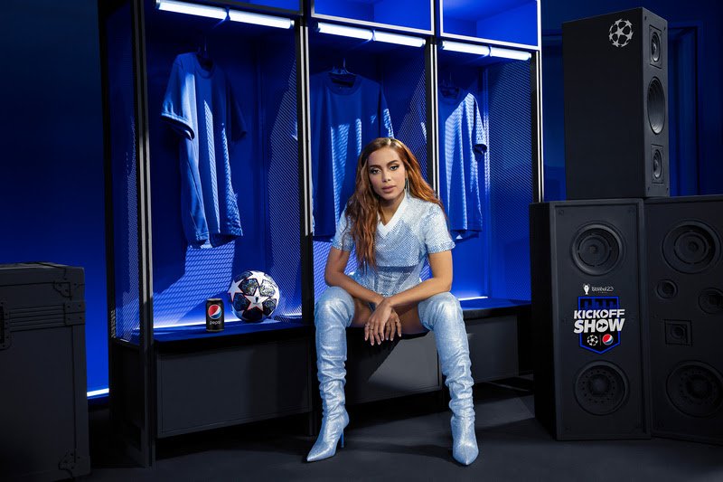 Anitta se apresenta no tradicional show de abertura da Final da UEFA Champions League