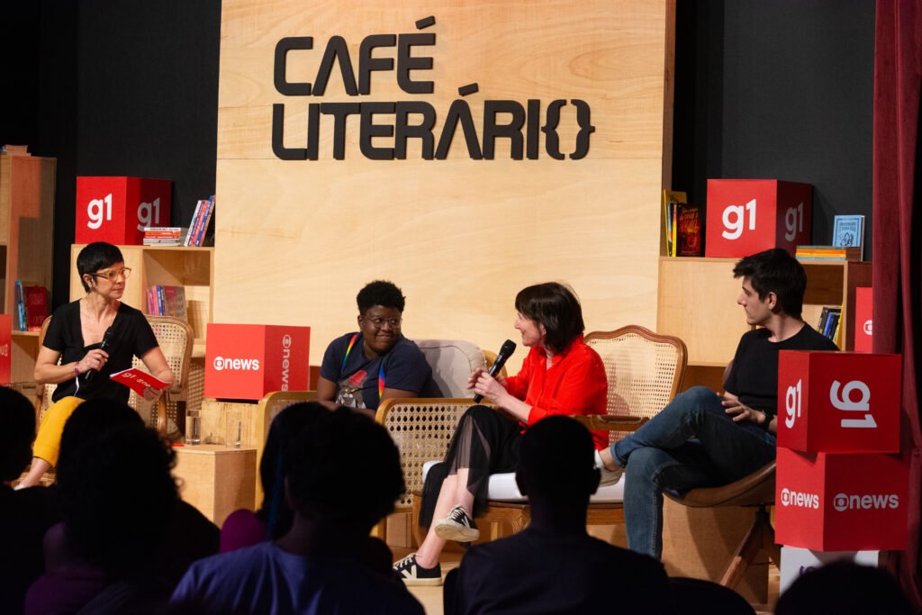 Painel do "Café Literário" tratou sobre observação e escuta para compreensão de títulos