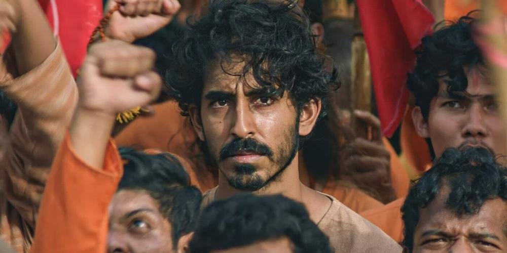 Em "Fúria Primitiva", Dev Patel se afasta da imagem de galã romântico para mergulhar em um universo de ação visceral e crítica social contundente..