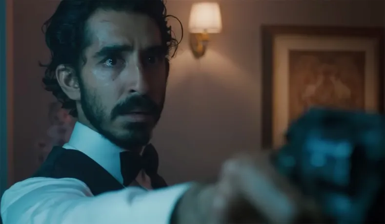 Em "Fúria Primitiva", Dev Patel se afasta da imagem de galã romântico para mergulhar em um universo de ação visceral e crítica social contundente..