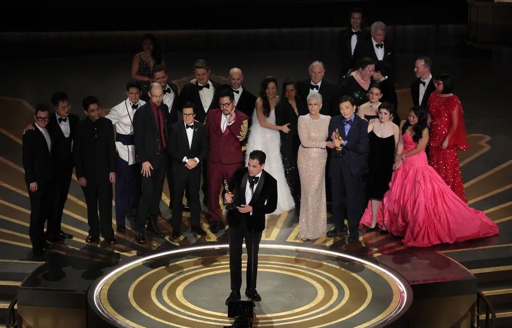 "Tudo em Todo Lugar ao Mesmo Tempo" é o grande vencedor do Oscar 2023.