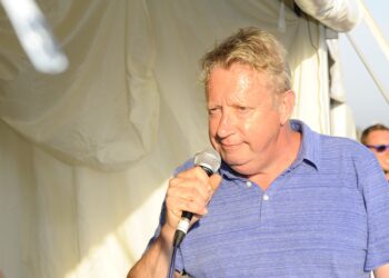 Mark Williams, ator famoso pelo papel de Arthur Weasley na saga Harry Potter, marca presença na edição de 10 anos da CCXP! Confira a matéria completa.