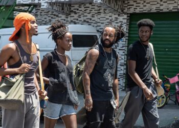 Baseada no álbum visual homônimo de Marcelo D2, a produção acompanha a história de duas famílias que lidam com o luto, a injustiça, a responsabilidade e as consequências de um crime