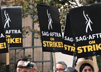 Foi anunciada o fim da greve dos atores pela SAG-AFTRA, sindicato responsável pela categoria. Confira a matéria completa no site!