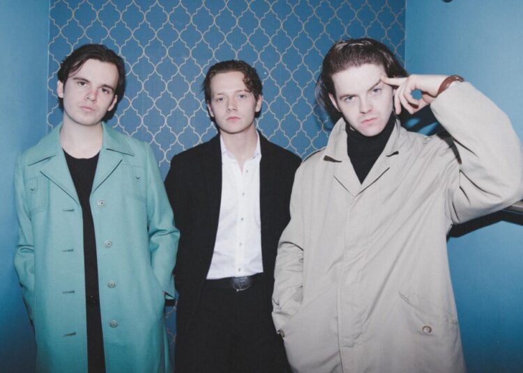 The Blinders mostra a força do Pós-Punk moderno em Beholder