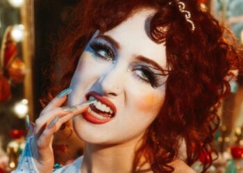 Chappell Roan se envolve em polêmicas momentos antes de subir ao palco do Lollapalooza Brasil 2026