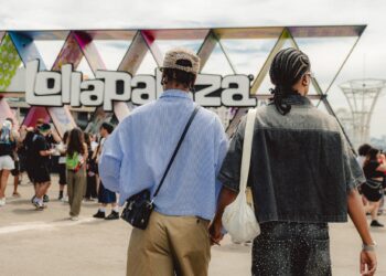 Confira o resumo do último dia do Lollapalooza Brasil 2026, com destaques de shows e momentos que marcaram o encerramento do festival