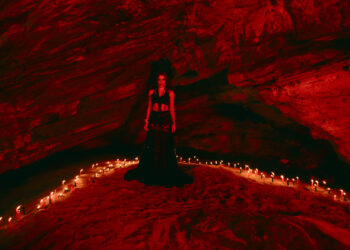 Anitta lança clipe de Meia-Noite e exalta raízes ancestrais