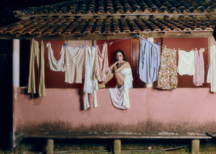 Anitta lança clipe de Desgraça e abre era EQUILIBRIVM