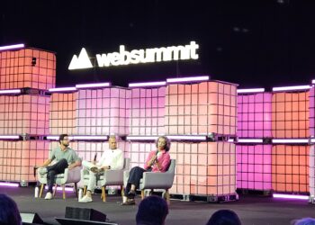 Web Summit Rio | Podcasts superam o áudio e crescem como multimídia