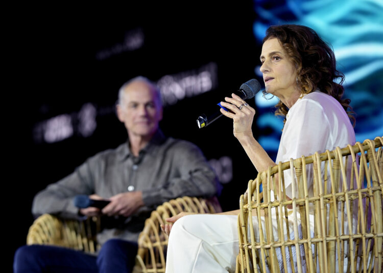 Denise Fraga e Marcelo Gleiser debatem finitude e propósito no Rio Innovation Week. Veja como a consciência do tempo transforma a nossa existência.